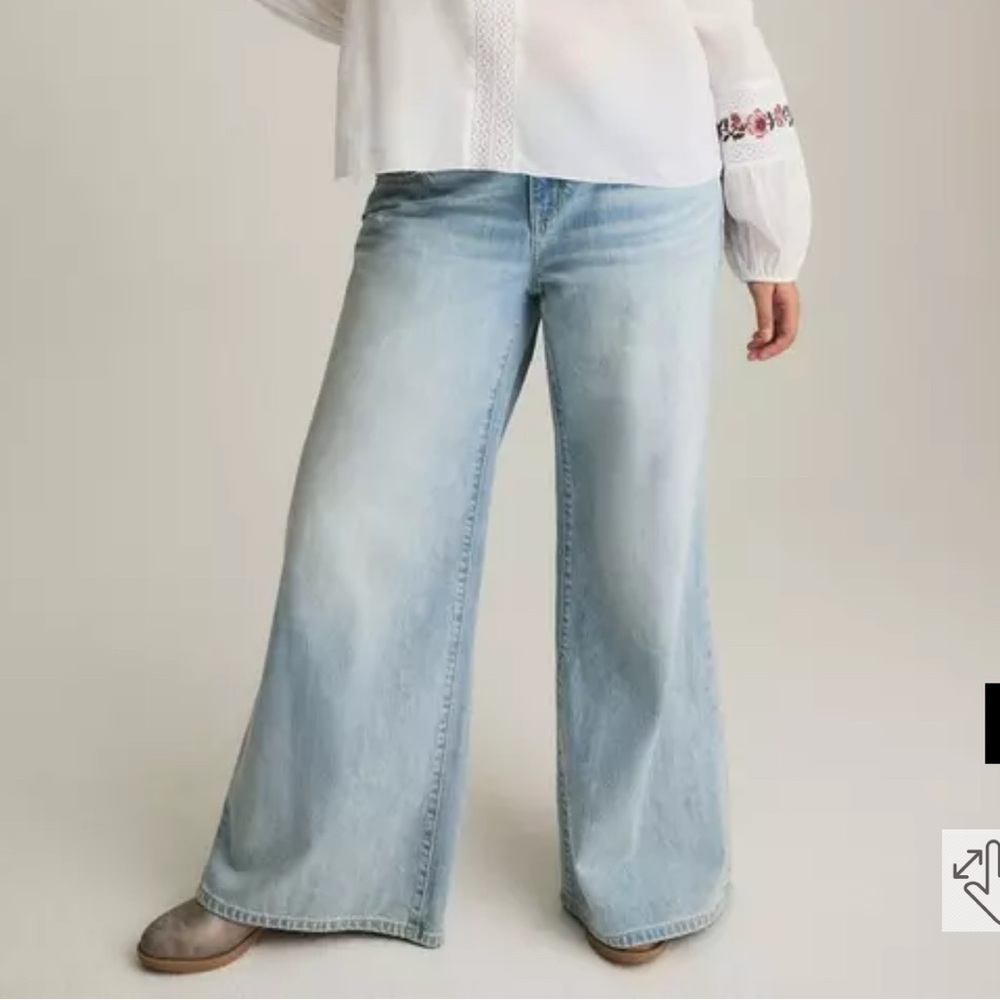 Women's Light Blue Wide-Leg Jeans